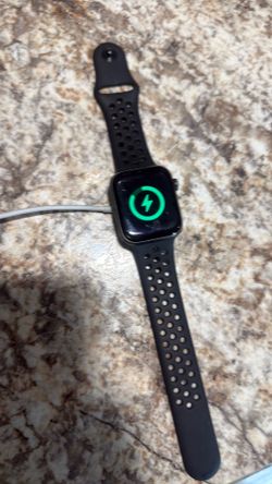 Apple Watch SE 44mm GPS + Cellular (Verizon) – Nike Band – Works Great