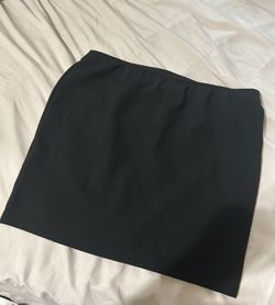 black skirt 