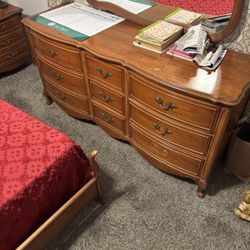 4 Dresser Set
