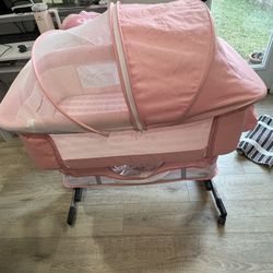 Baby bedside bassinet