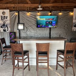 COUNTER TOP BAR WITH CHAIRS