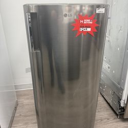 LG - 5.79 Cu. Ft. Top-Freezer Refrigerator with Semi Auto Defrost - PrintProof Stainless Steel Look Model: LRONC0605V