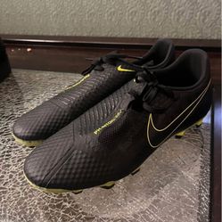 Nike Phantom Venom Academy FG Black Volt soccer cleats