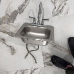 FREE! Sink (Bar/kitchenette) 