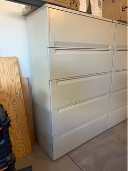 Heavy Duty Metal File Cabinet (x1)