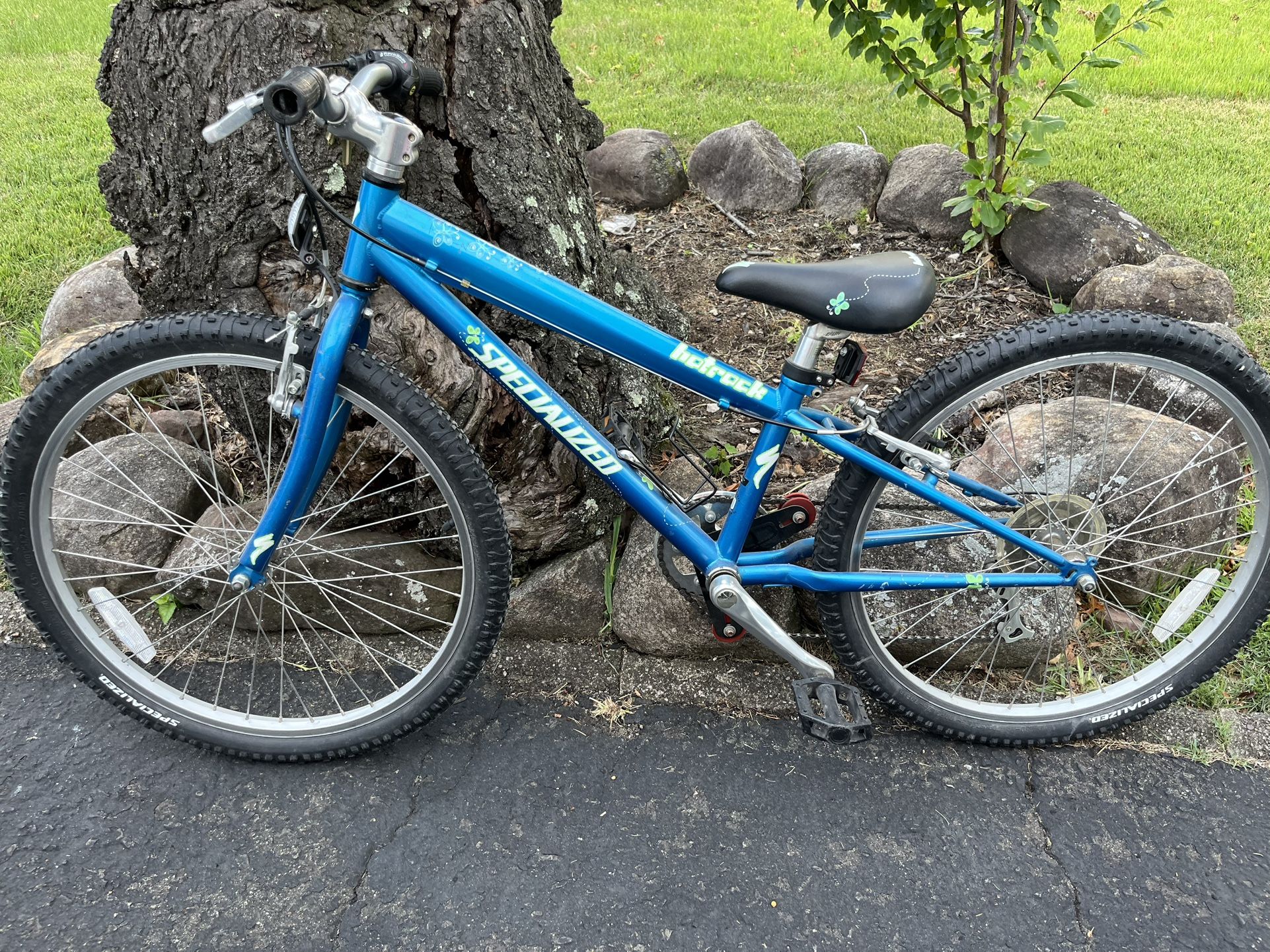 Specialized Hotrock Mountain Bike ( Like New ) 24”