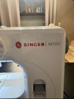 Singer M1000 Lightweight Portable Sewing Machine