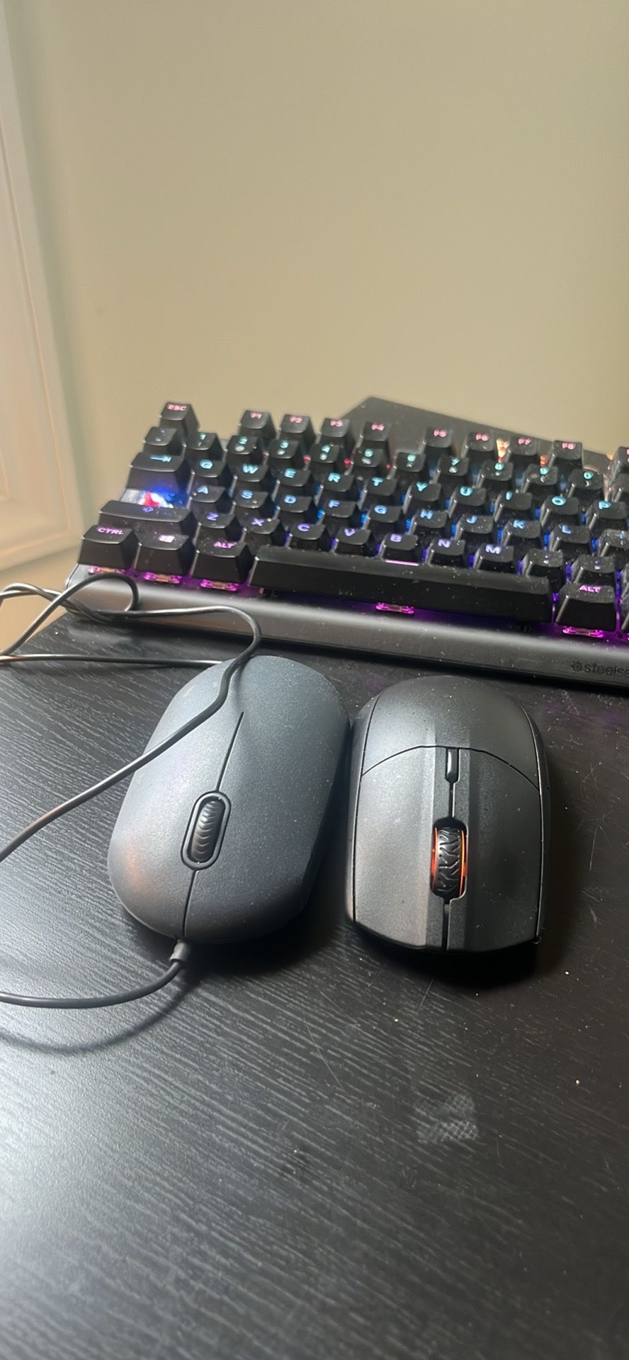 Steel Series Apex Pro 3 Keyboard with Steel Series Mouse w/ wired mouse.