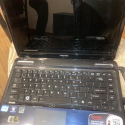 Toshlba Satellite L745 (See Description)