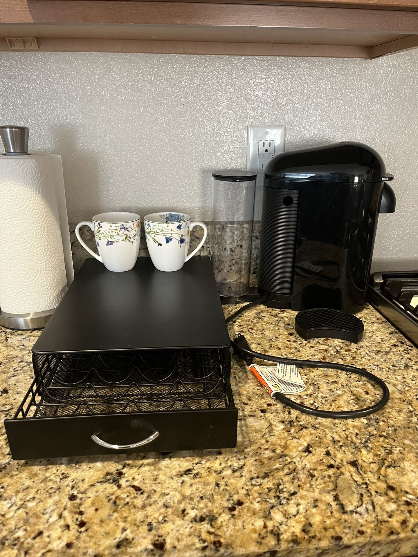 Nespresso Coffee Machine With Coffe Mugs And Coffee Pod Holders