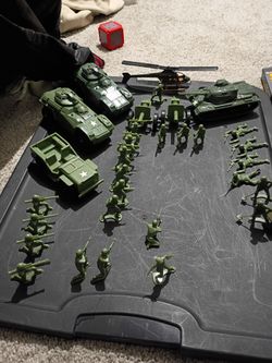 Vintage plastic green army men and vehicles