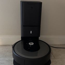 iRobot Roomba i7 Vacuum 