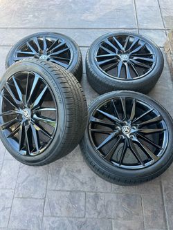 Toyota Camry wheels and tires