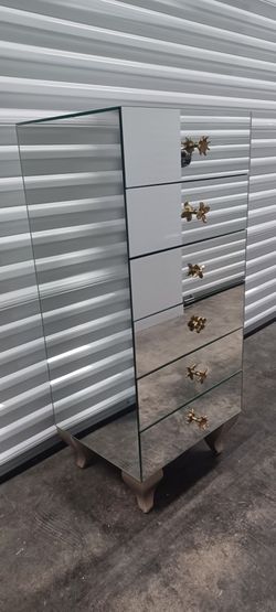 MIRRORED CHEST OF DRAWERS very good condition
