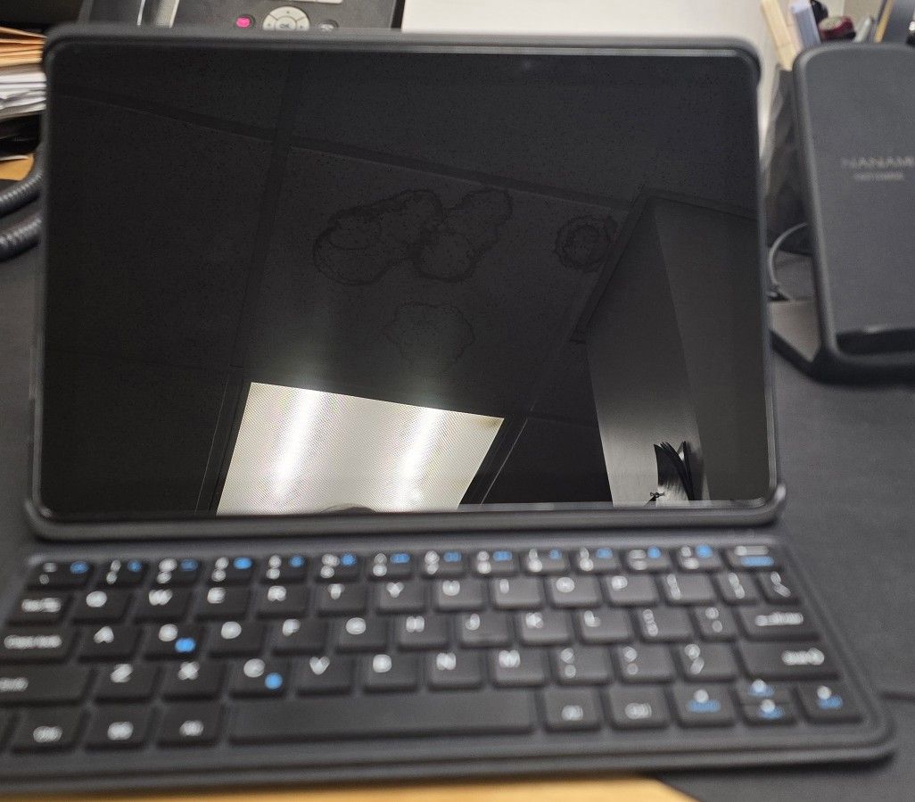 Amazon Fire HD10 with Keyboard Case