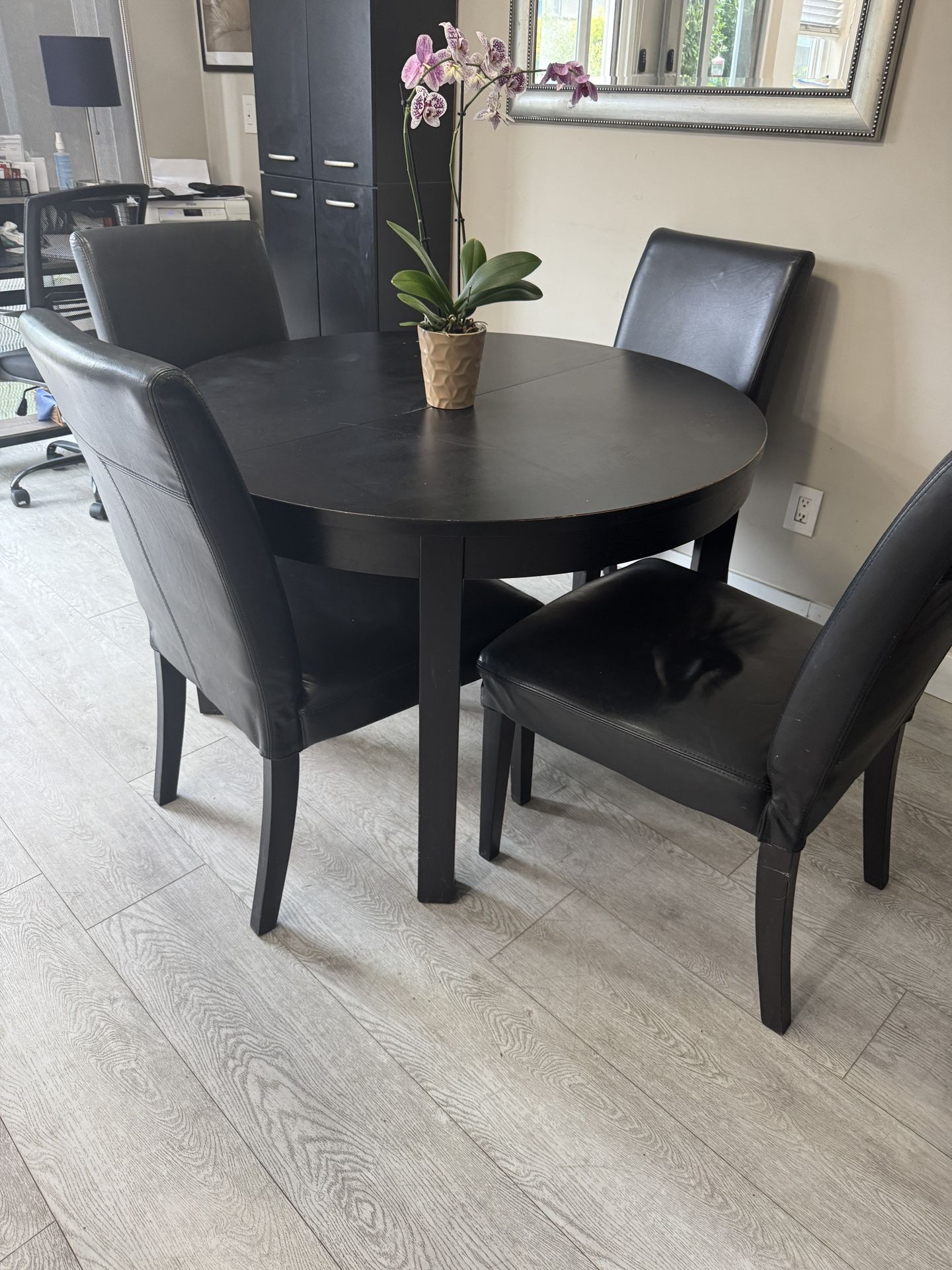 Black Leather Table And Chairs