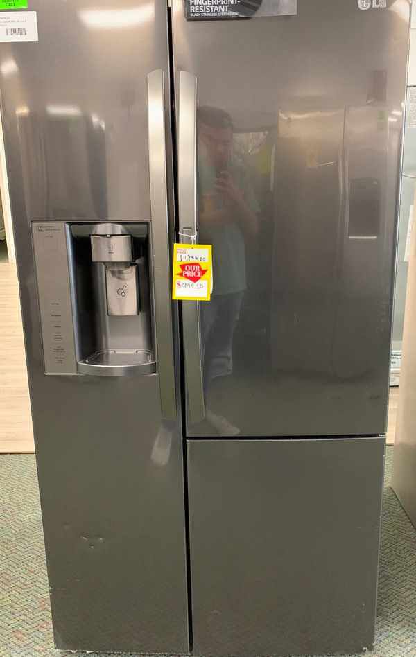 Brand New Side by Side!!! LG Refrigerator! Fridge comes with Warranty! 63A2