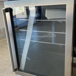 New ZLINE Beverage Fridge In Stainless Steel- 154 Can (Financing Available)