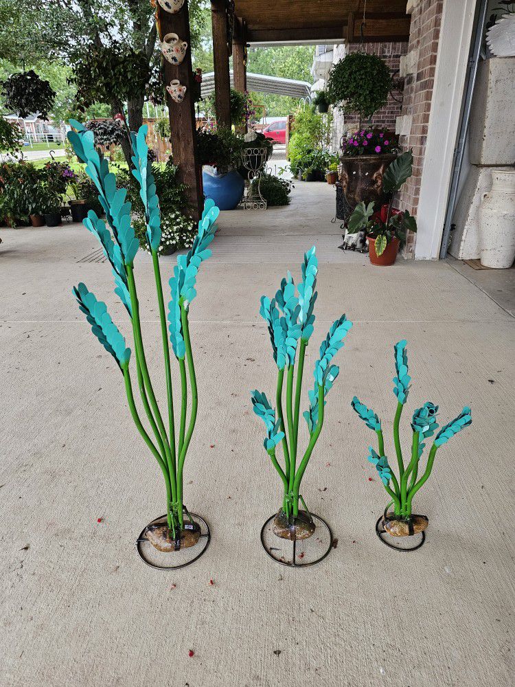 Turquoise Spike Metal Flowers Set (Yard Art)