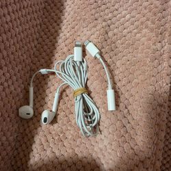 Apple Lightning EarPods + Lightning to 3.5mm Headphone Adapter Bundle