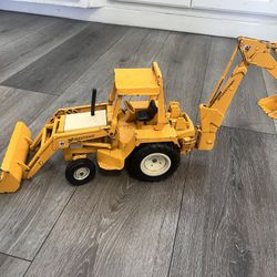 Vintage 1/16 Scale  70's ERTL International Harvester Diecast  Metal Backhoe Loader Over 2 Feet Long   