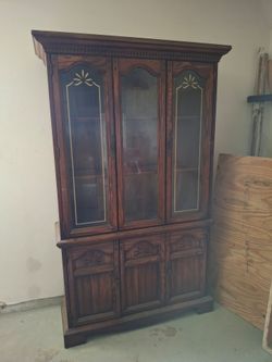 China Cabinet with Glass Doors