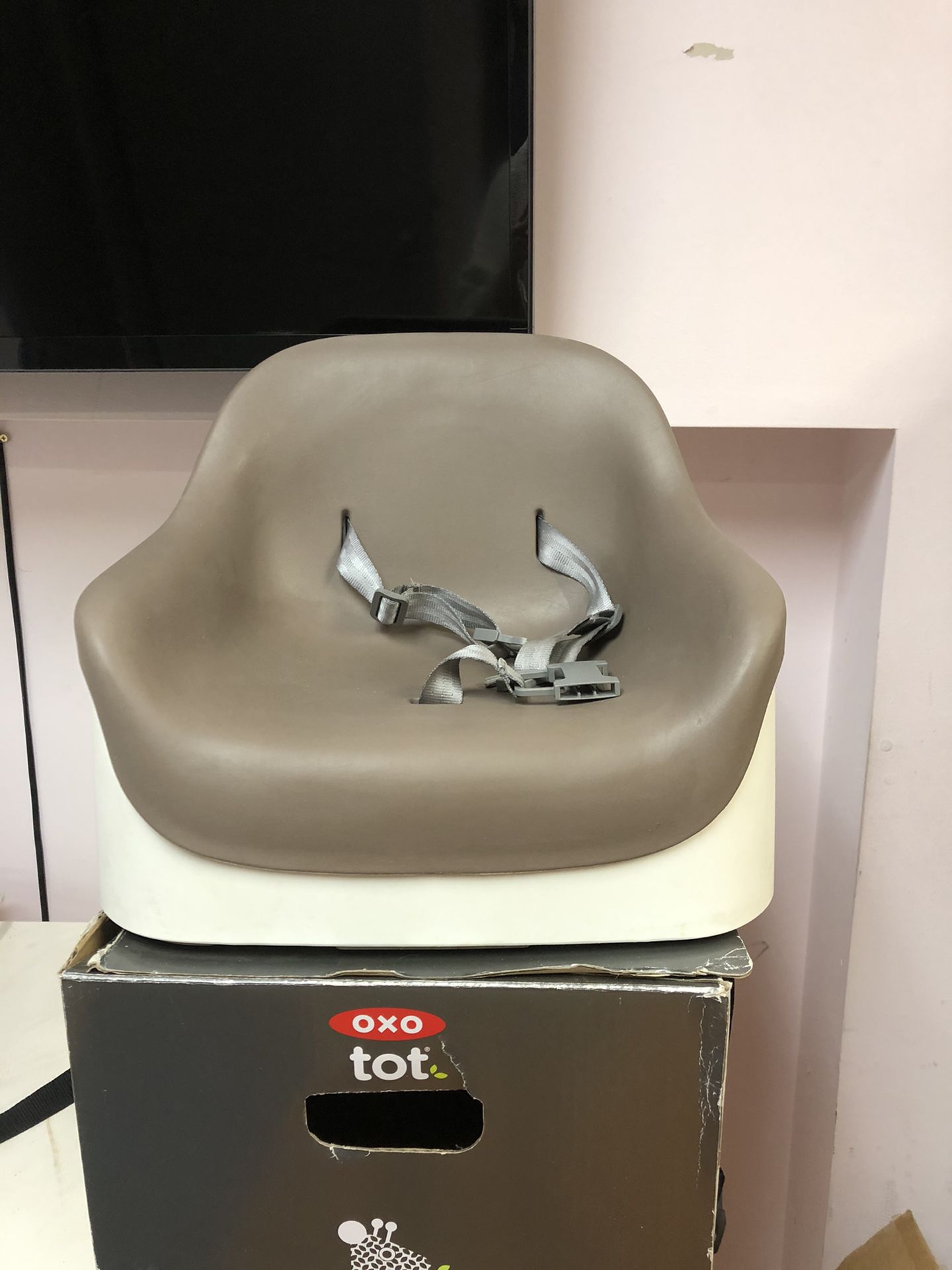 Oxo tot nest booster seat with straps