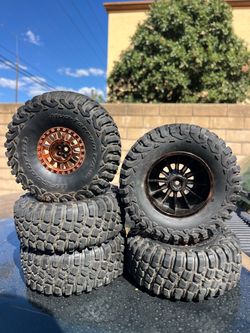 1/10 Lasernut U4: The factory pre-mounted option is the Losi 2.2 Wheels with BFG Tire (LOS43028),
