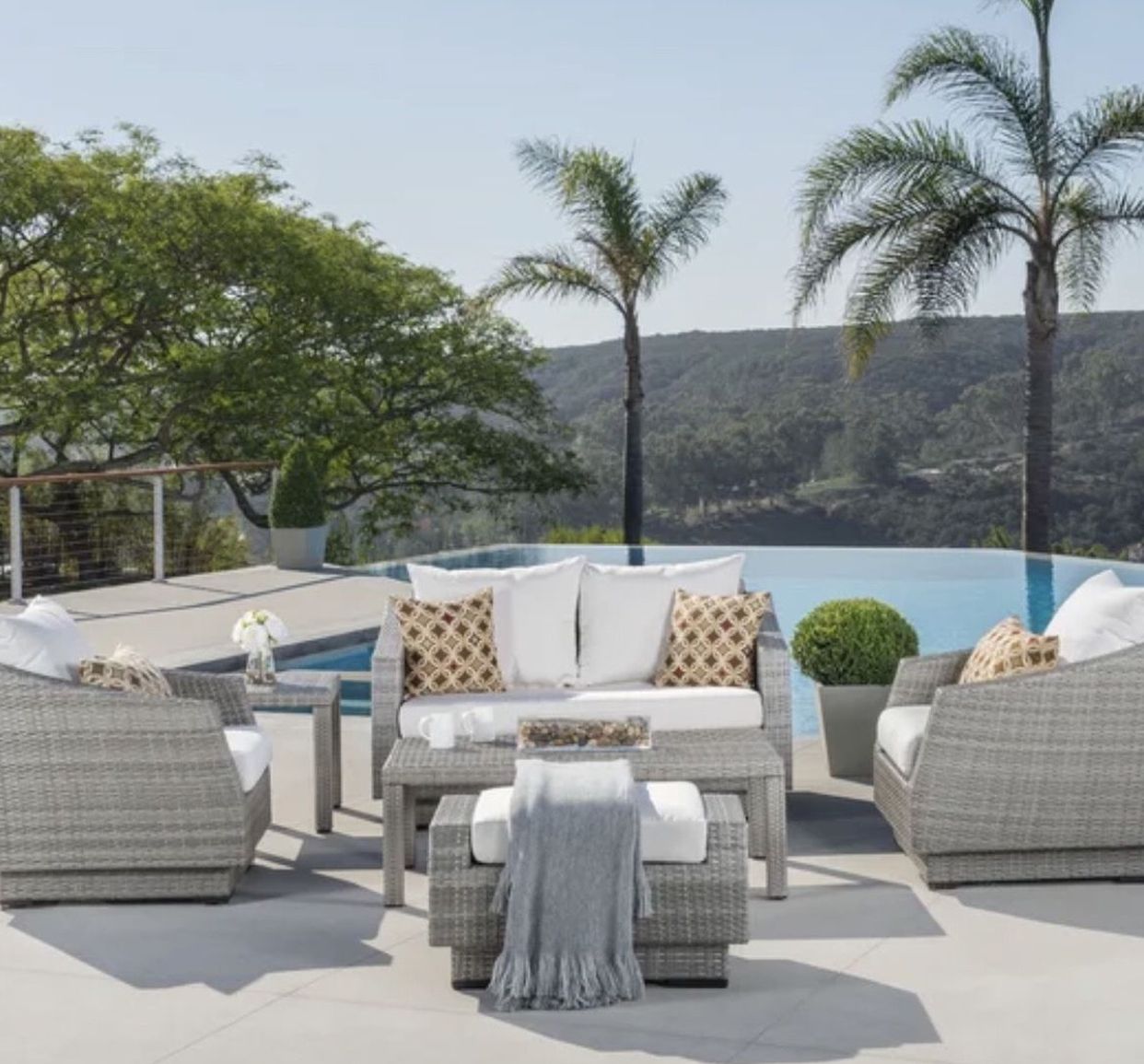 6 Piece Outdoor Furniture Set - Great Condition - Like New