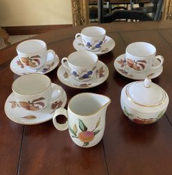 Evesham Saucer Set Including Sugar And Creamer