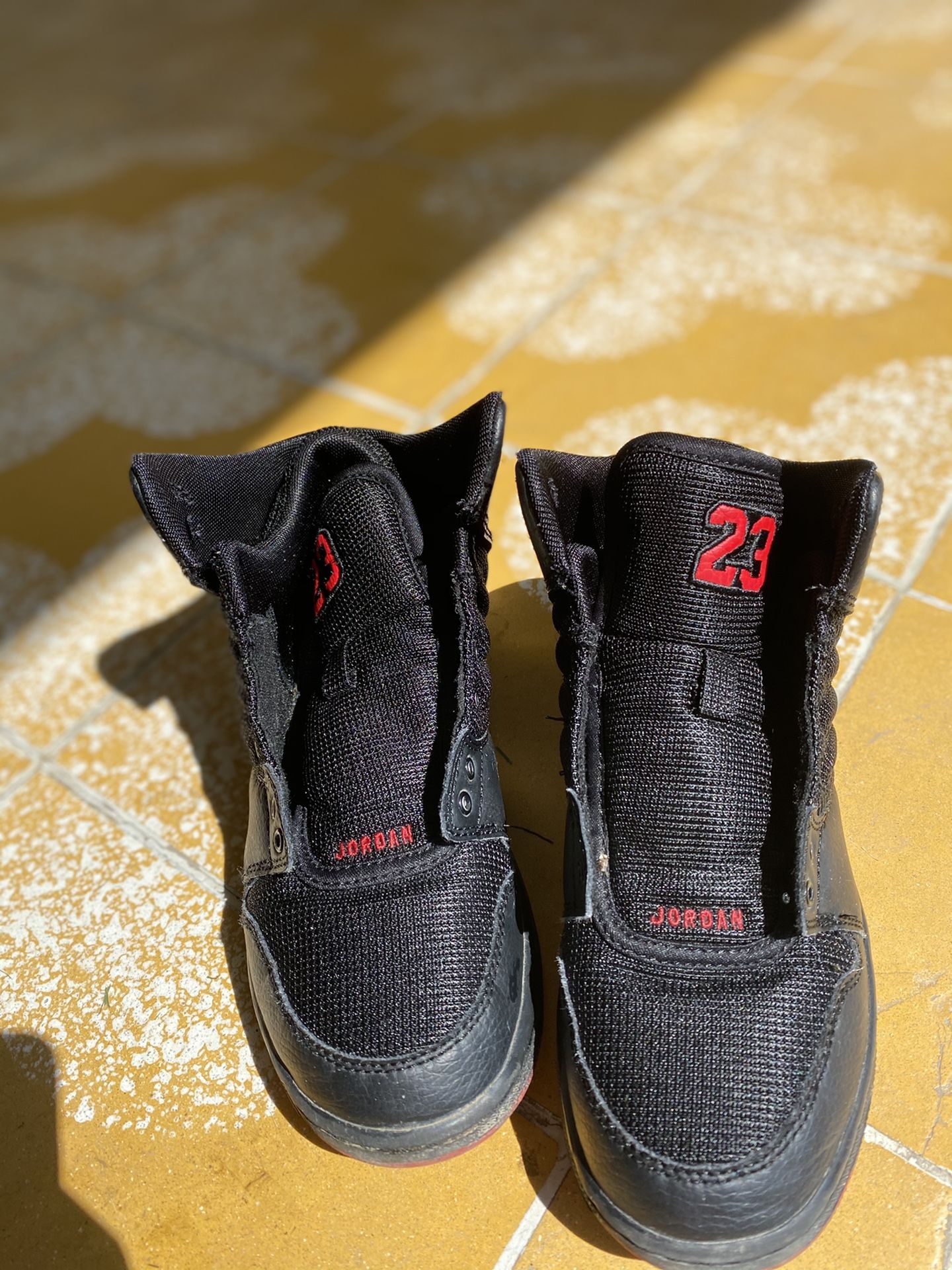 Jordan shoes boy size 4.5