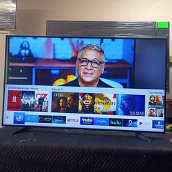 55 inch Samsung smart 4k beautiful tv comes with remote control shows great quality clear picture works perfect guaranteed