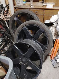 K9 wheels  24's   have all four  but only  are 3 good   one has no tire and the damage to the fourth rim is probably not repairable