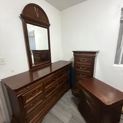 Dresser Set