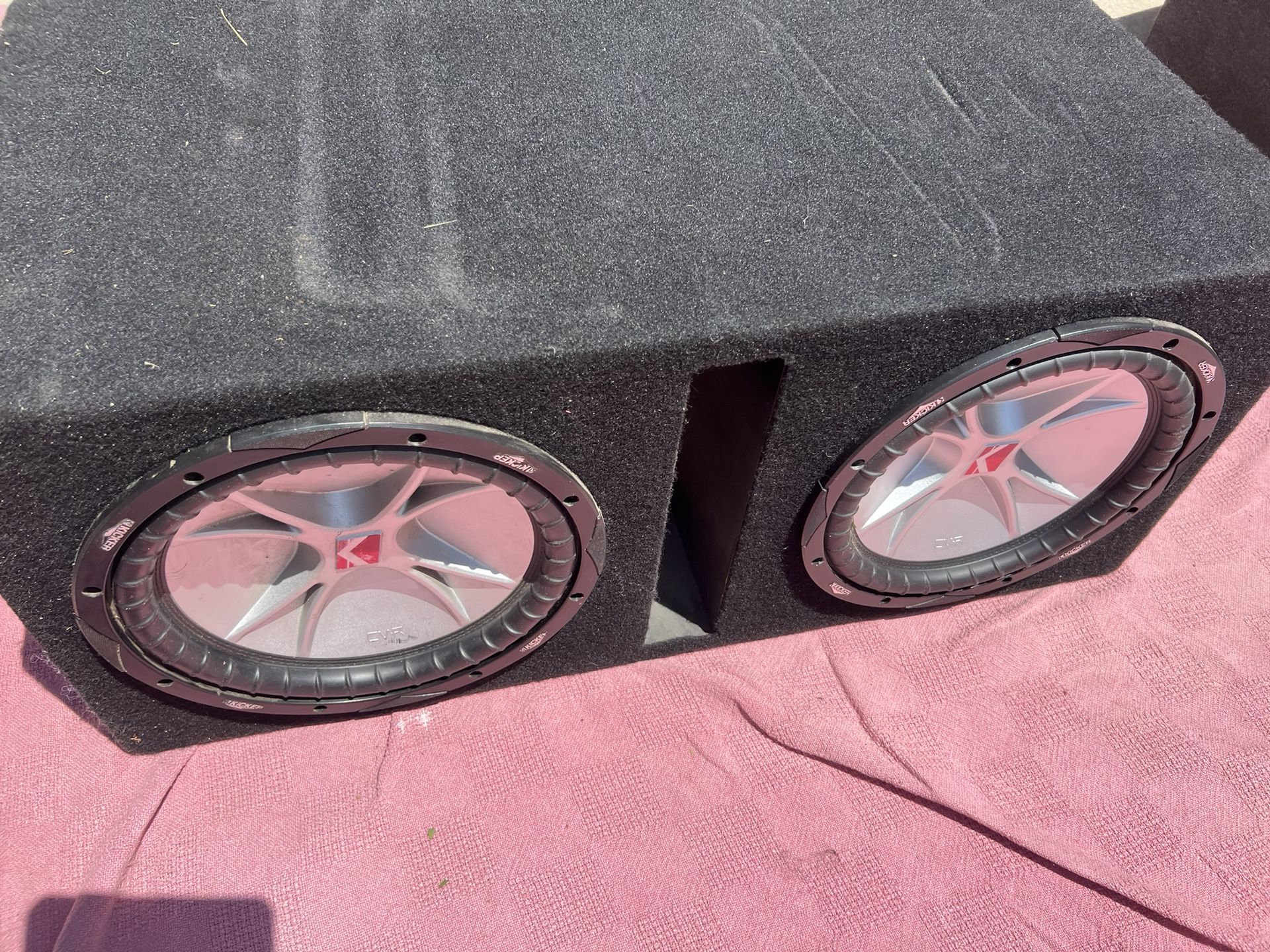 ($260 No Less/ No Menos) Kicker CVR 12s / Monoblock Amp / Ported Sub Box