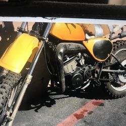 1977 YZ 250 cc 2 stroke motor Dirt bike