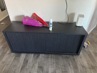 Black Tv stand