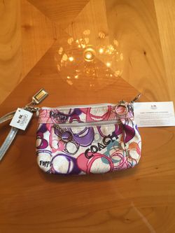 Authentic Brand New Coach Poppy Wristlet