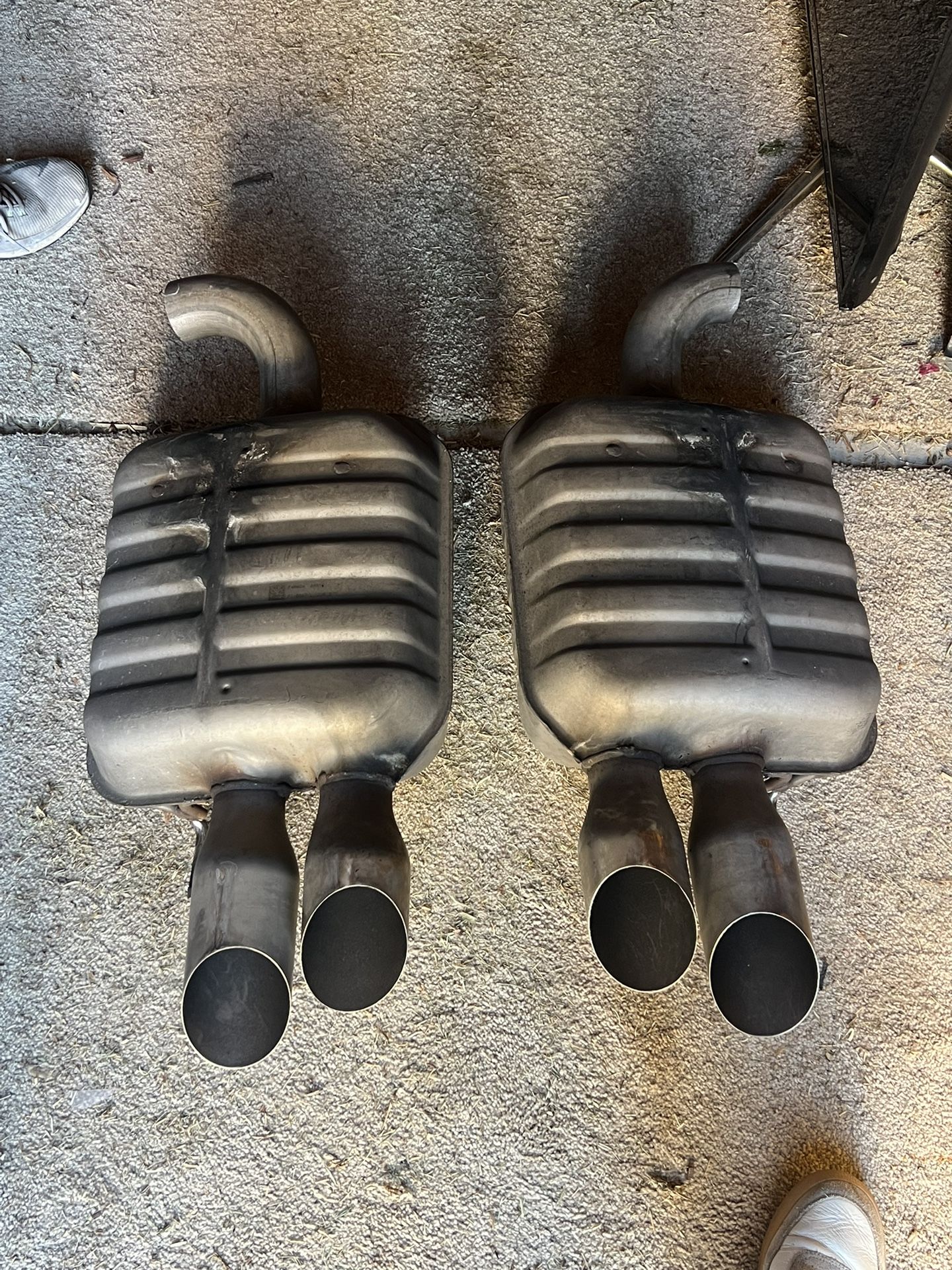 Ford Mustang GT 5.0L right and Left-side exhaust muffler assembly with dual tips,