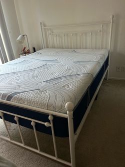 FREE nova form queen bed Must go today moving!!