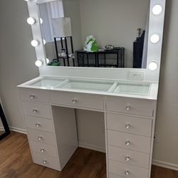 13 Drawer Makeup Vainty With Glass Top