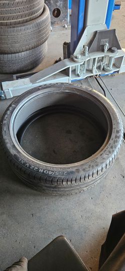 255/40/22 Continental tire 255 40 22