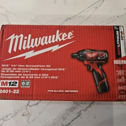 Milwaukee M12 Screw driver kit with 2 batteries, charger and bag