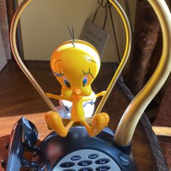  Tweety Bird Clock Radio and Working Phone And 5 Different Music Answering Tunes From Tweety Works Excellent! 