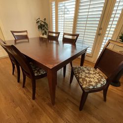 Dining Room Table (Extendable) with 6x Matching Chairs