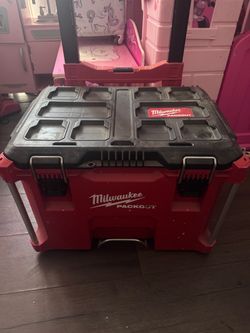 Milwaukee pack out tool box like new