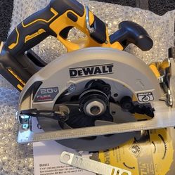 Dewalt 20v Flexvolt Advantech 7 1/4" Circular Saw. Tool Only $130 Firm 