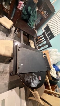 Expanding dining table chairs included