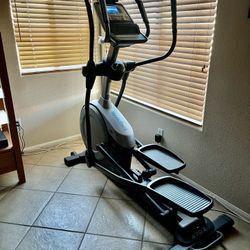 Nordic Track E 70.2 Eliptical Machine.