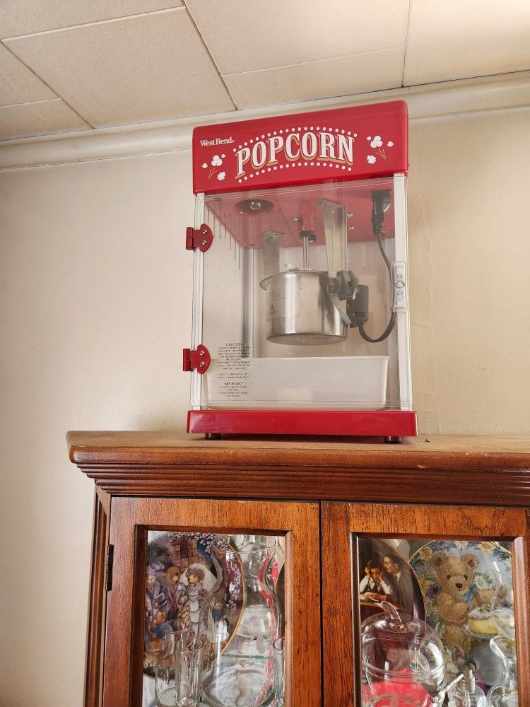 Westbend Popcorn Machine 🍿